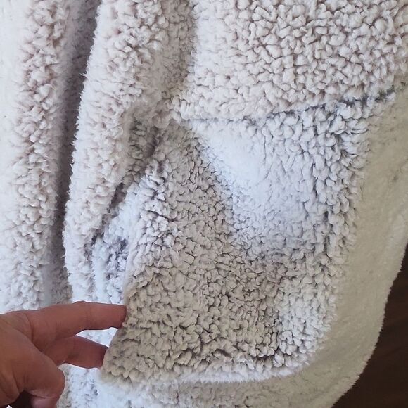 Miami  Cozy Pullover - Picture 4 of 10